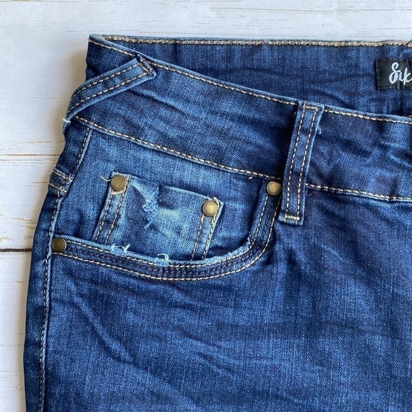 Suko Mid Rise Skinny Jeans Medium Wash Slightly Faded and Distressed - Picture 9 of 16